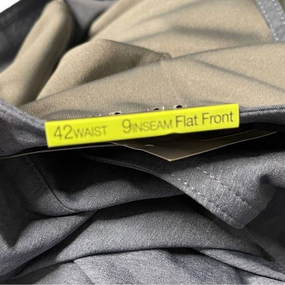 ⚫️⚫️⚫️ Roundtree & Yorke Flat Front Performance Fabric 42” Waist 9” Inseam - Picture 6 of 7